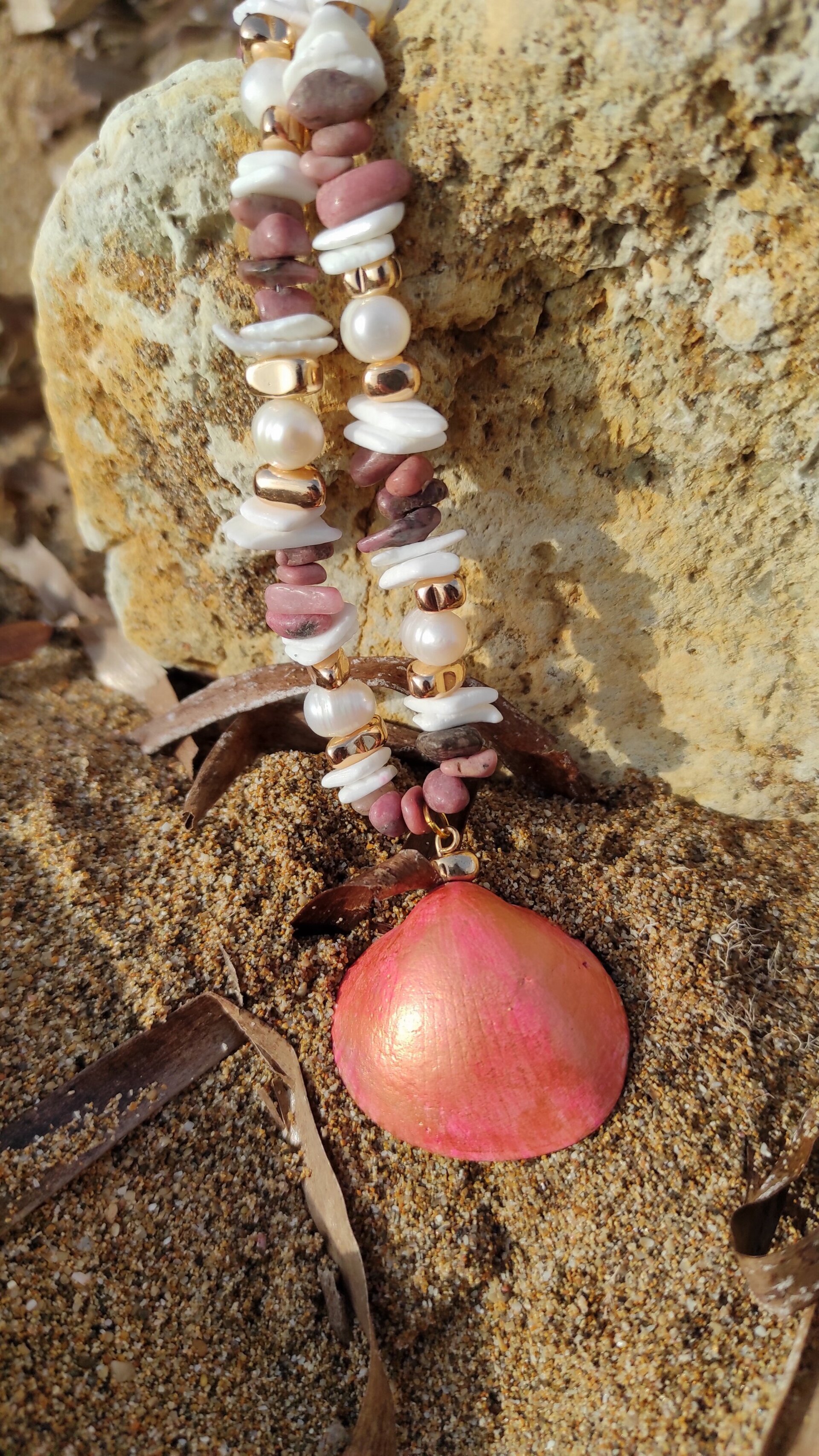 Collar piedras rodonitas y concha natural rosa - 3