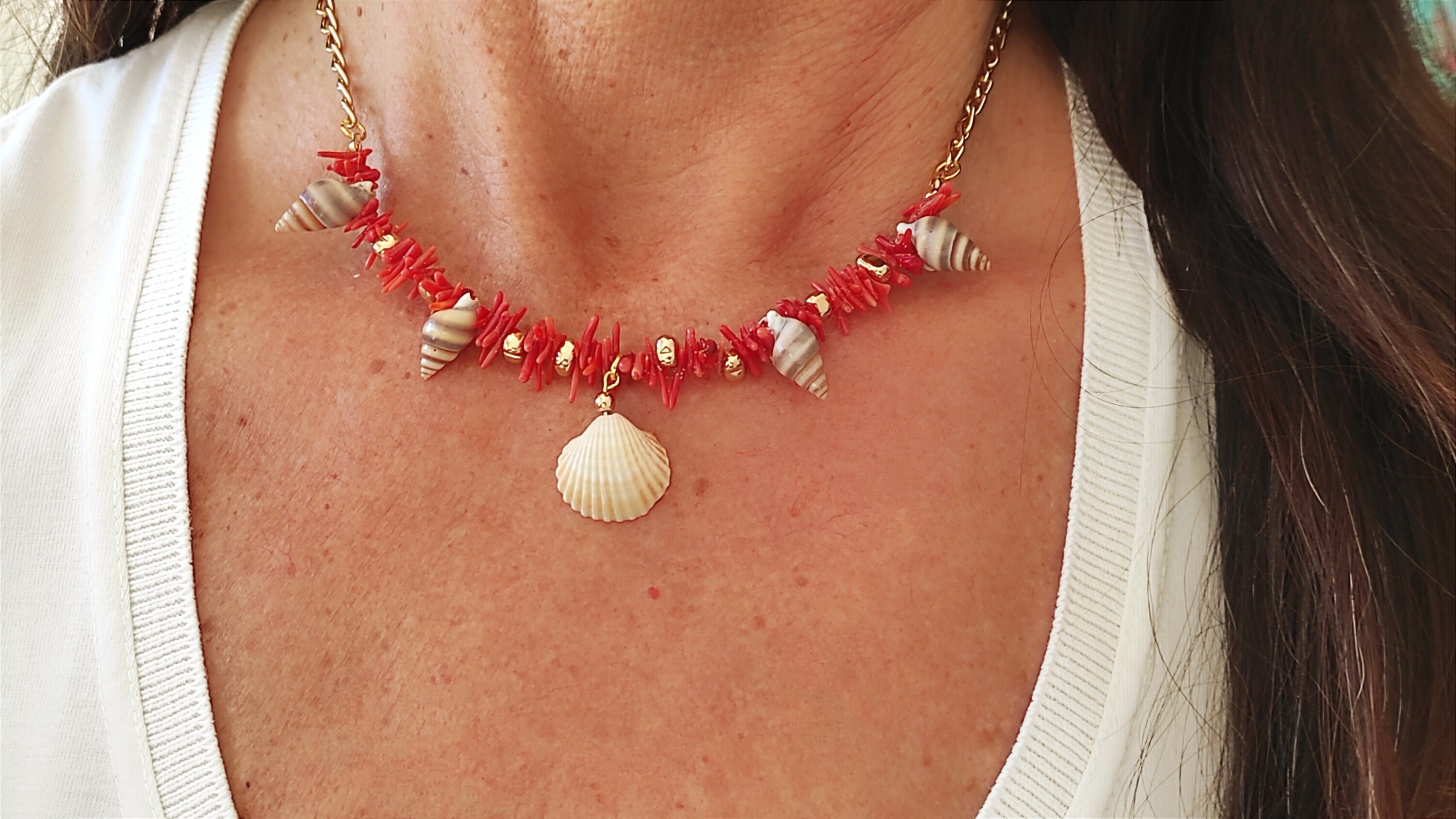 Collar coral rojo y conchas - 4