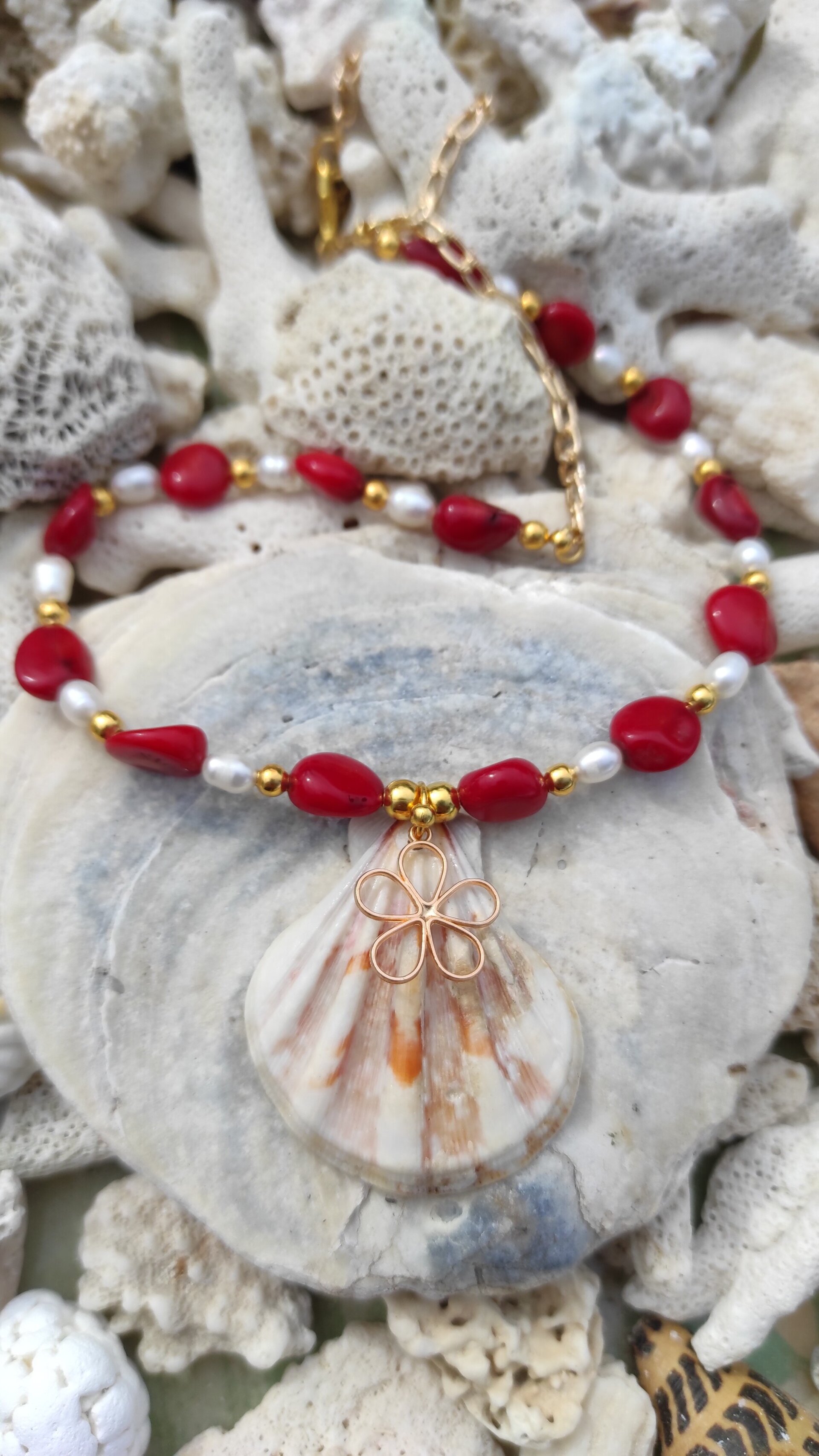 Collar Concha de vieira con flor, coral rojo y perla natural - 2