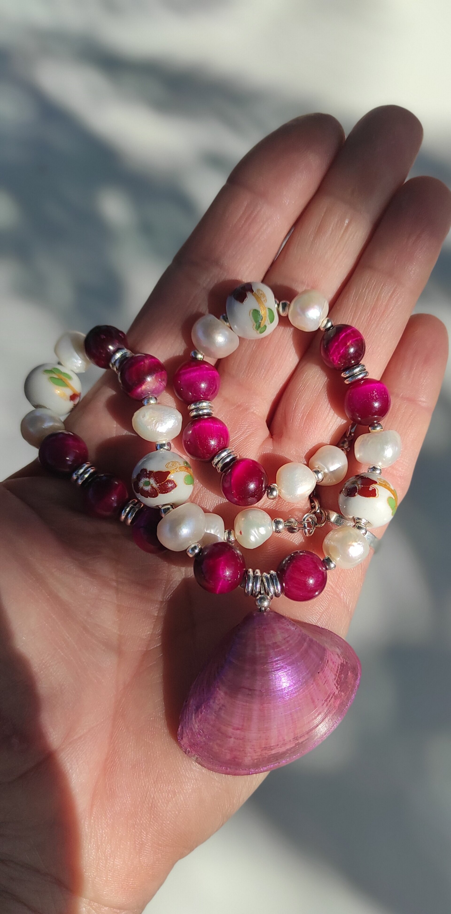 Collar concha marina y piedras ojo de gato magenta - 5