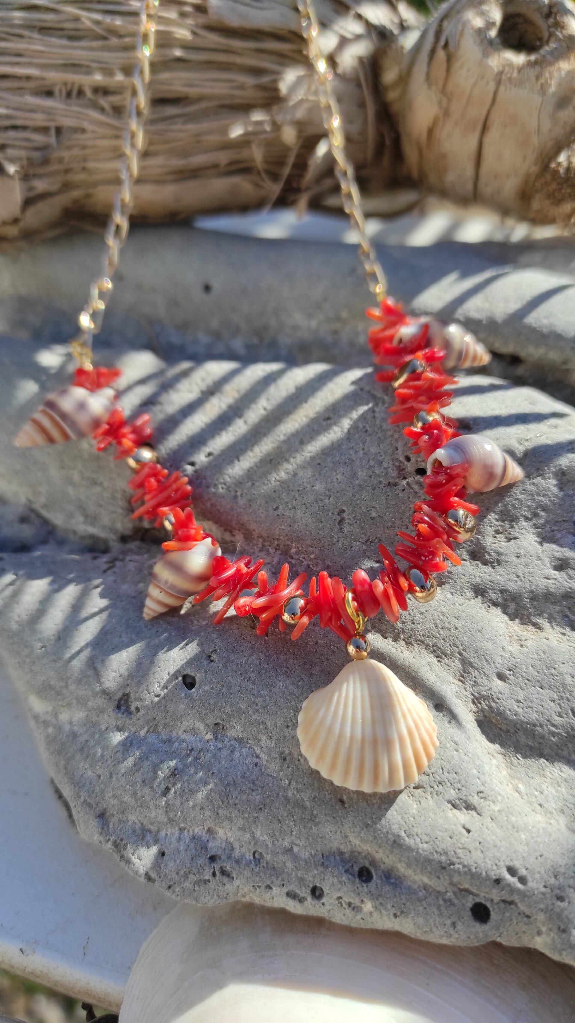 Collar coral rojo y conchas - 3