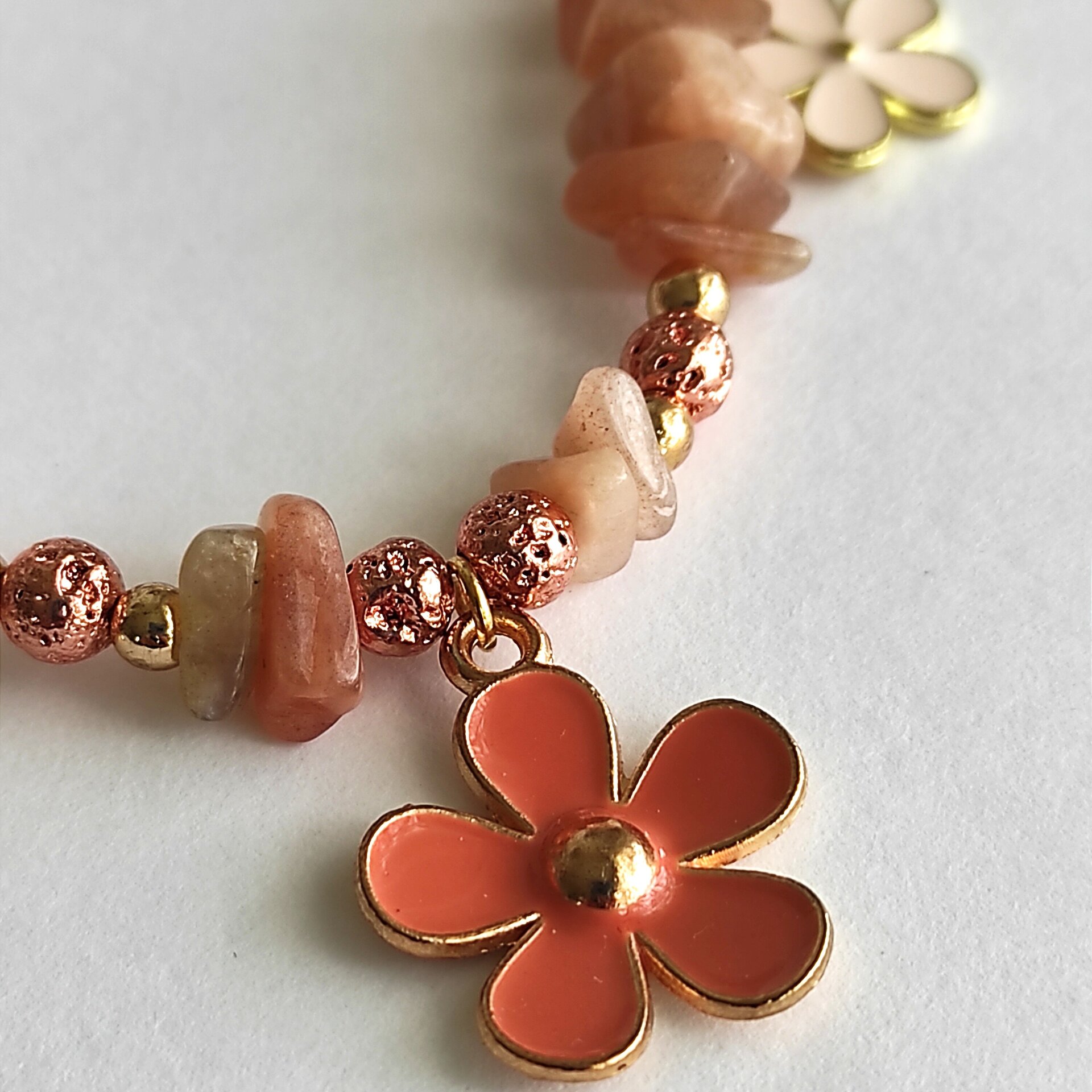 Collar piedra luna naranja con margaritas - 2