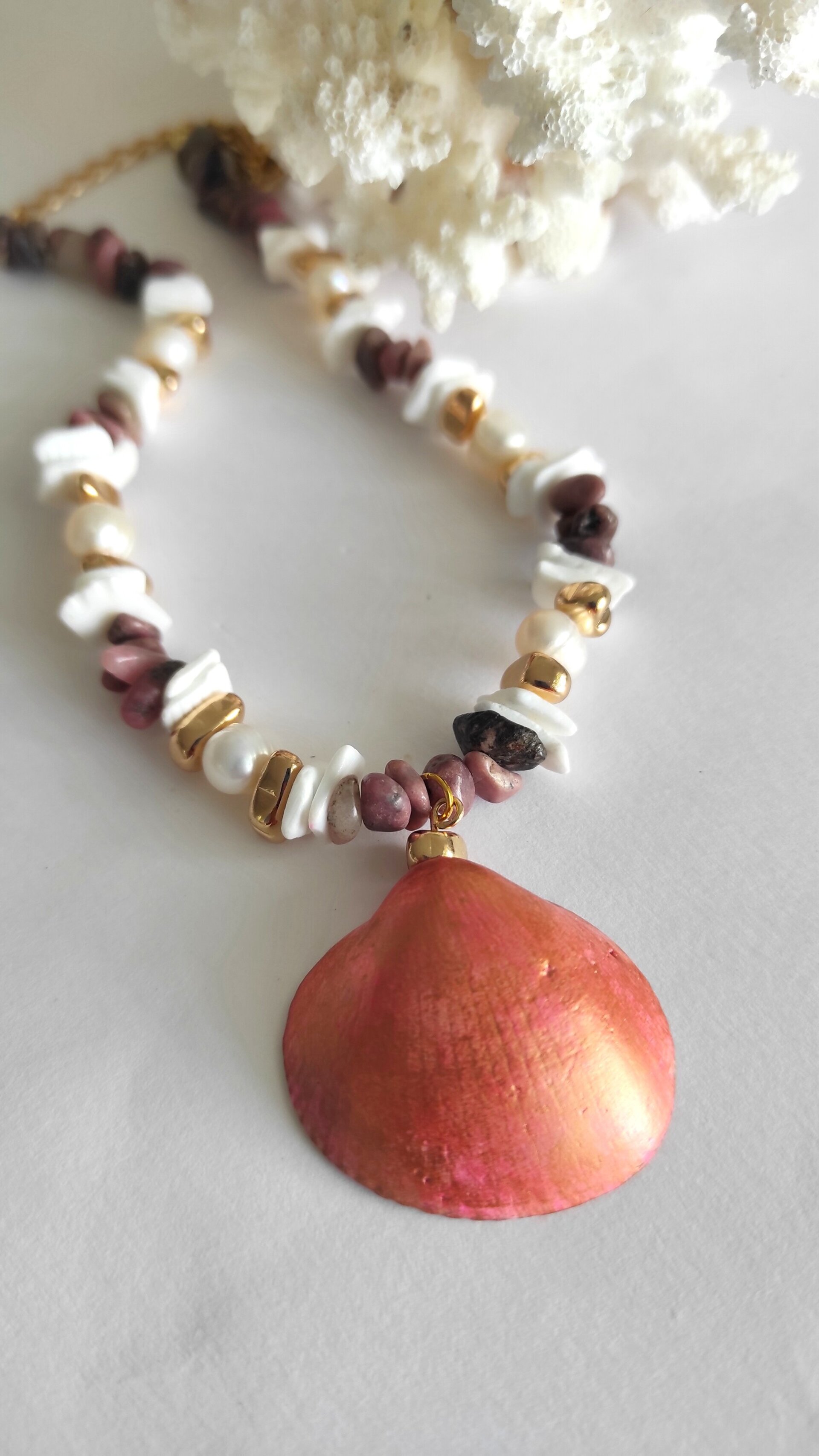 Collar piedras rodonitas y concha natural rosa - 5