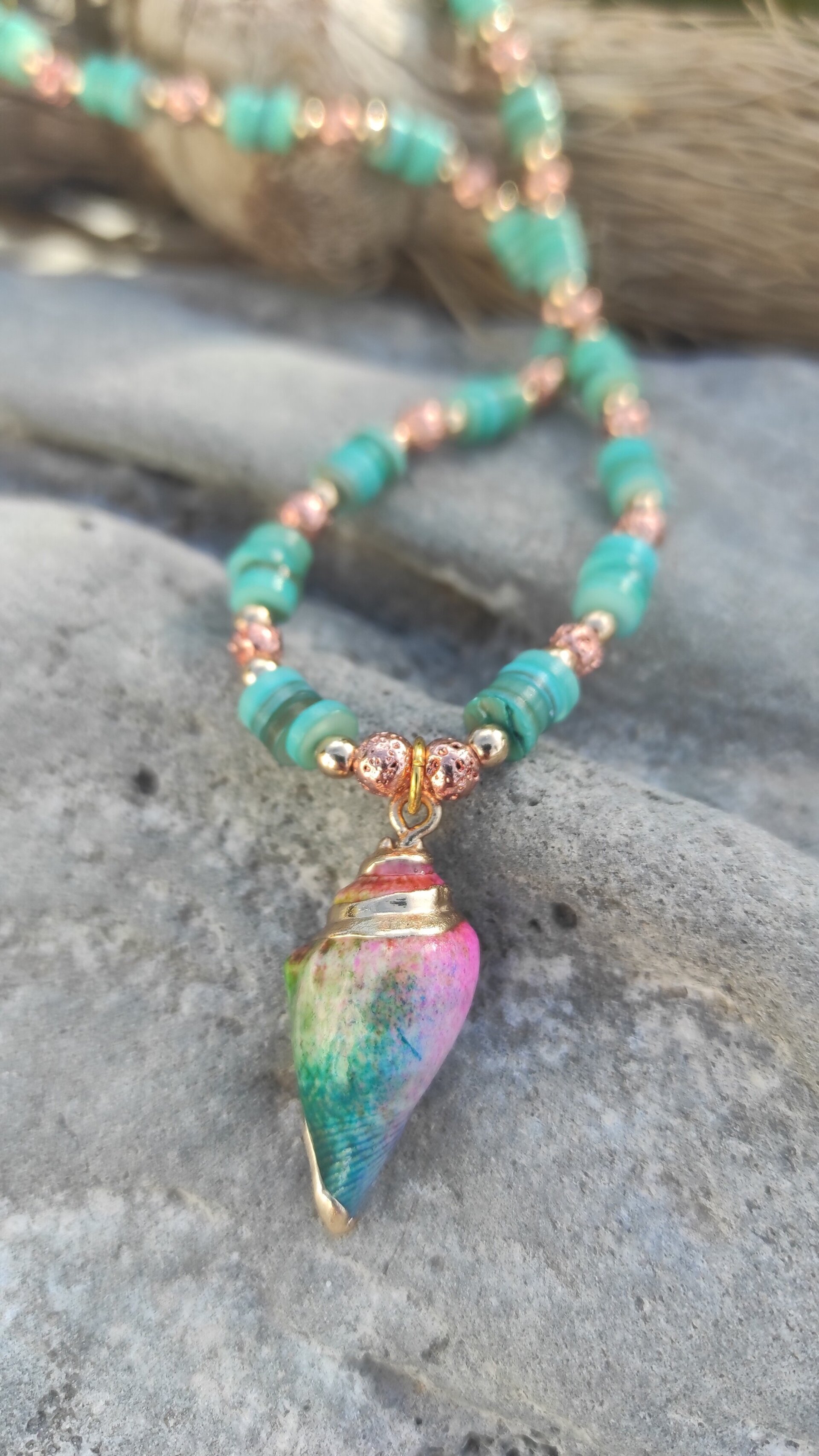 Collar caracola arcoiris, concha y piedra volcánica - 4