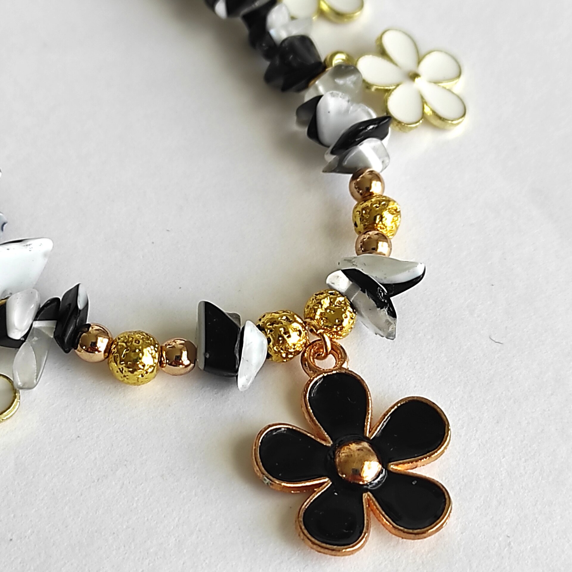 Collar piedras de onix con margaritas - 3