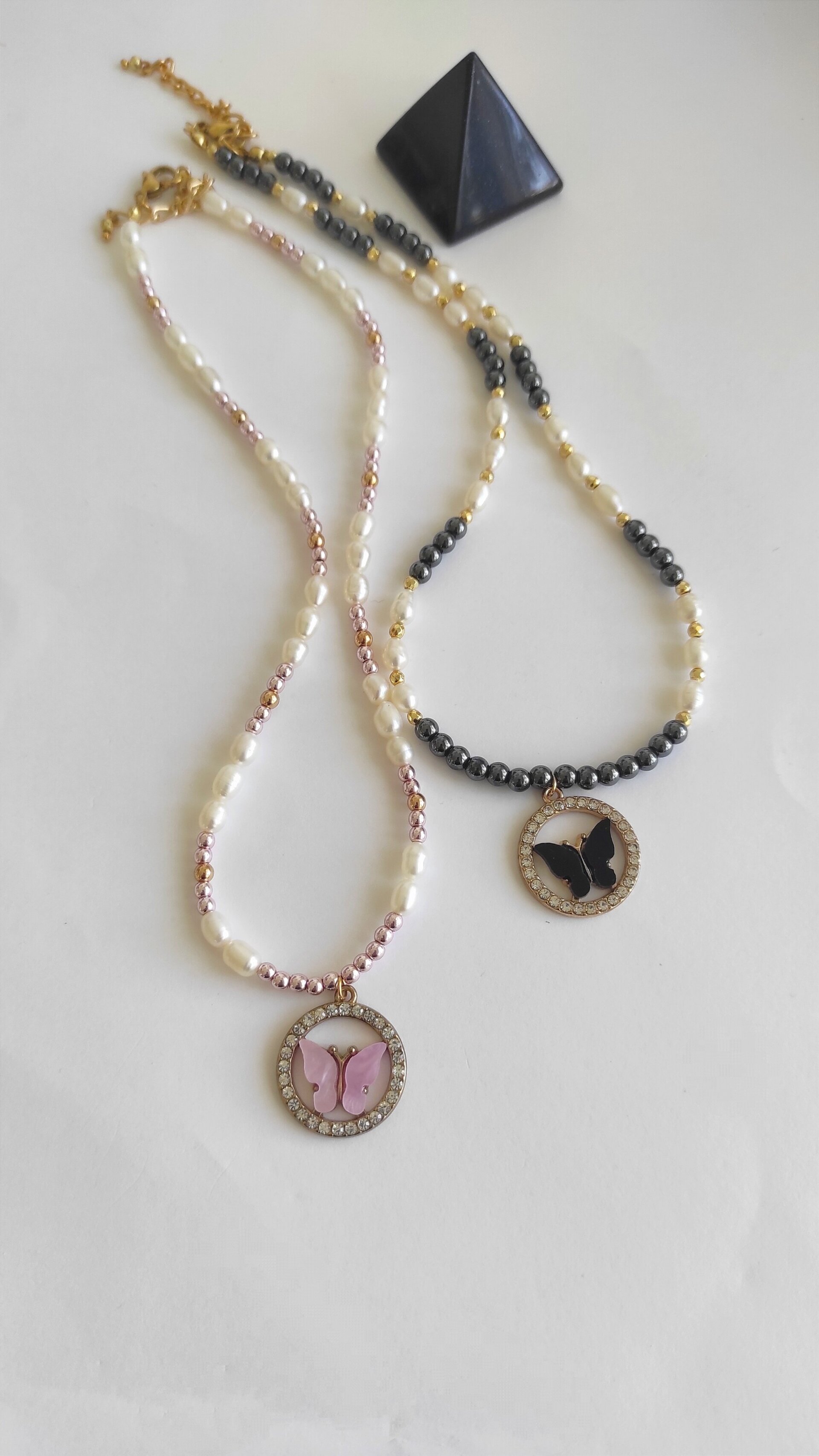 Collar perlas, hematítes y mariposa negra - 4