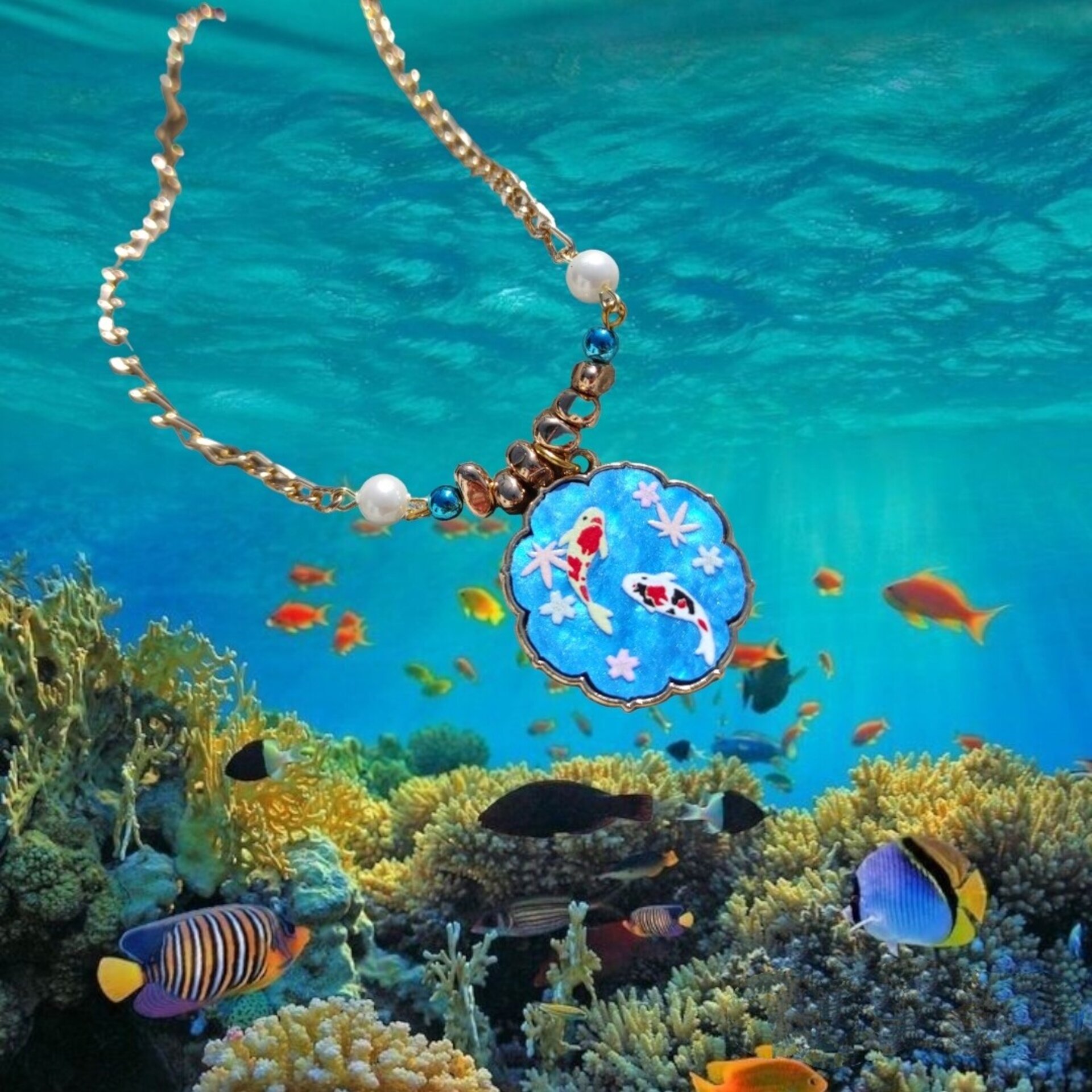Collar cadena dorada con colgante de peces - 7