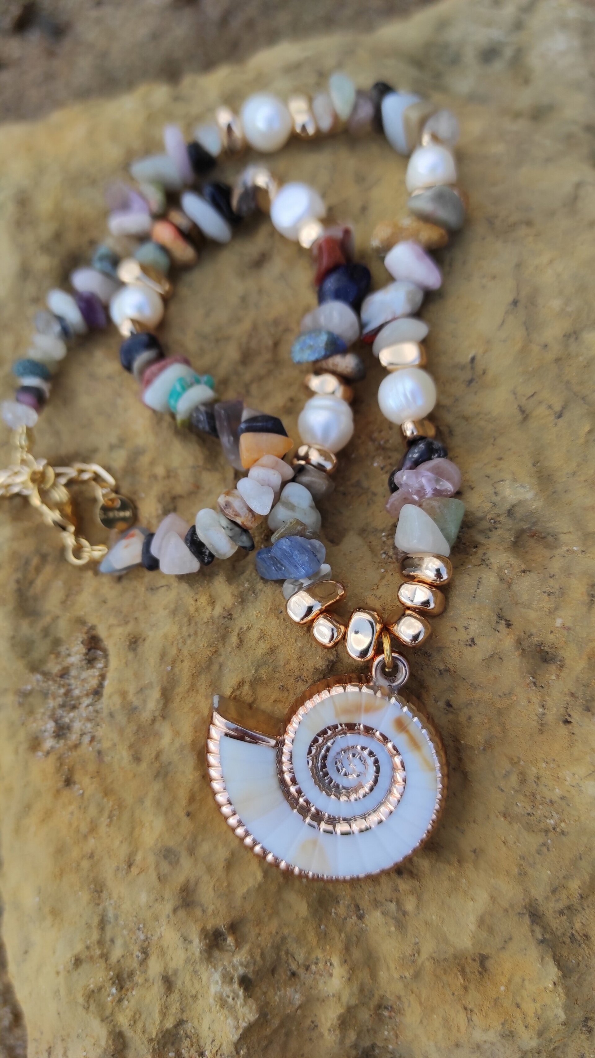 Collar piedras semipreciosas y caracol de mar - 7