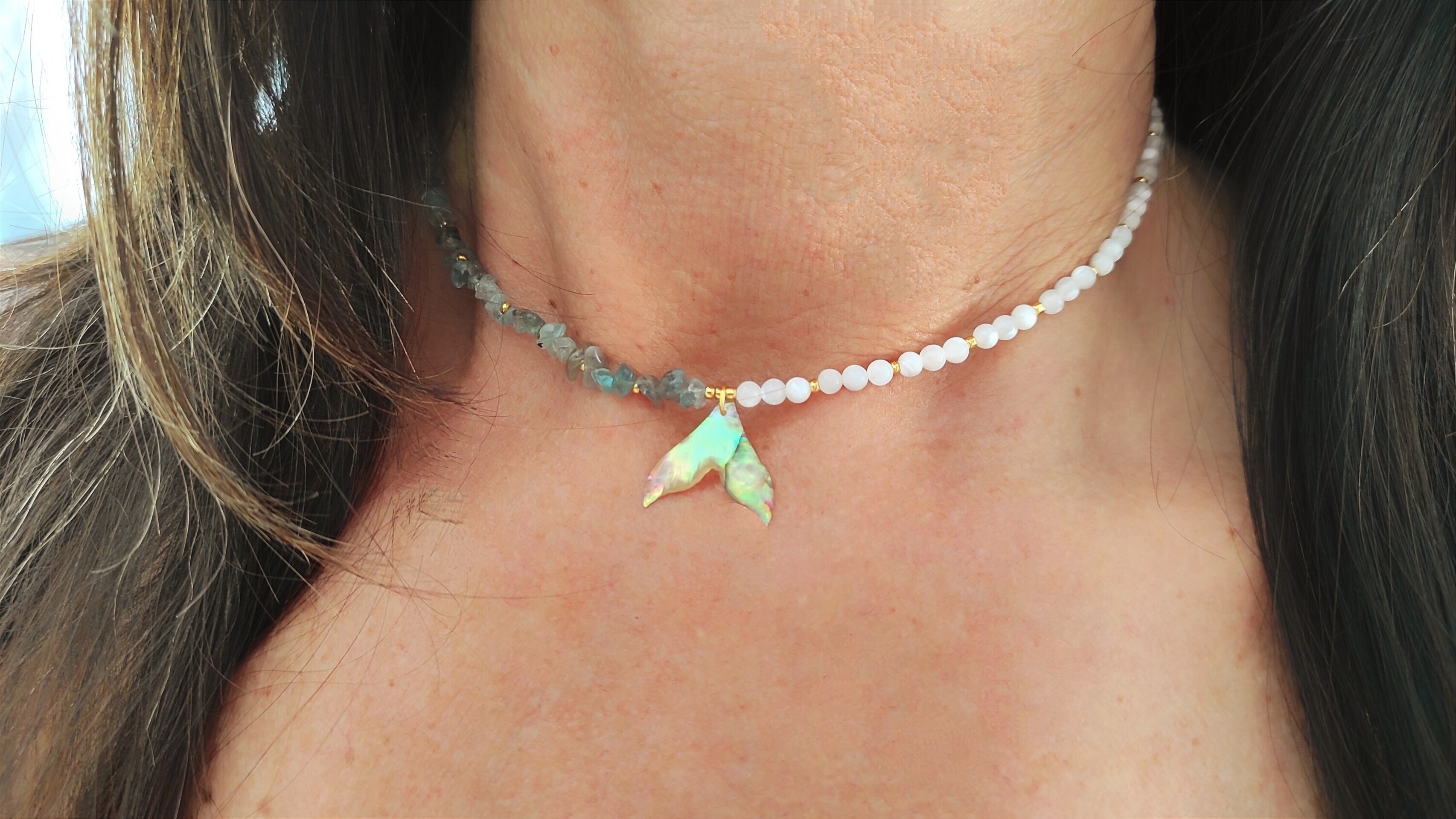 Collar cola de ballena y apatita azul claro - 2