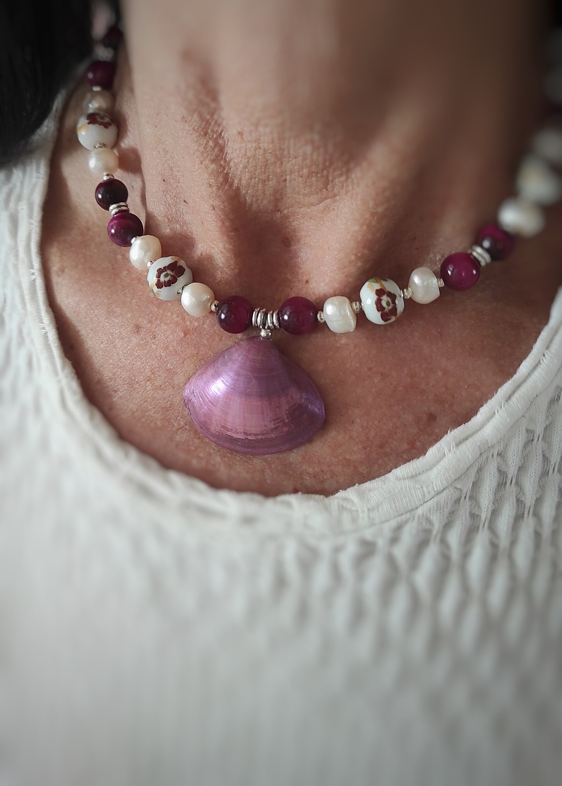 Collar concha marina y piedras ojo de gato magenta - 6