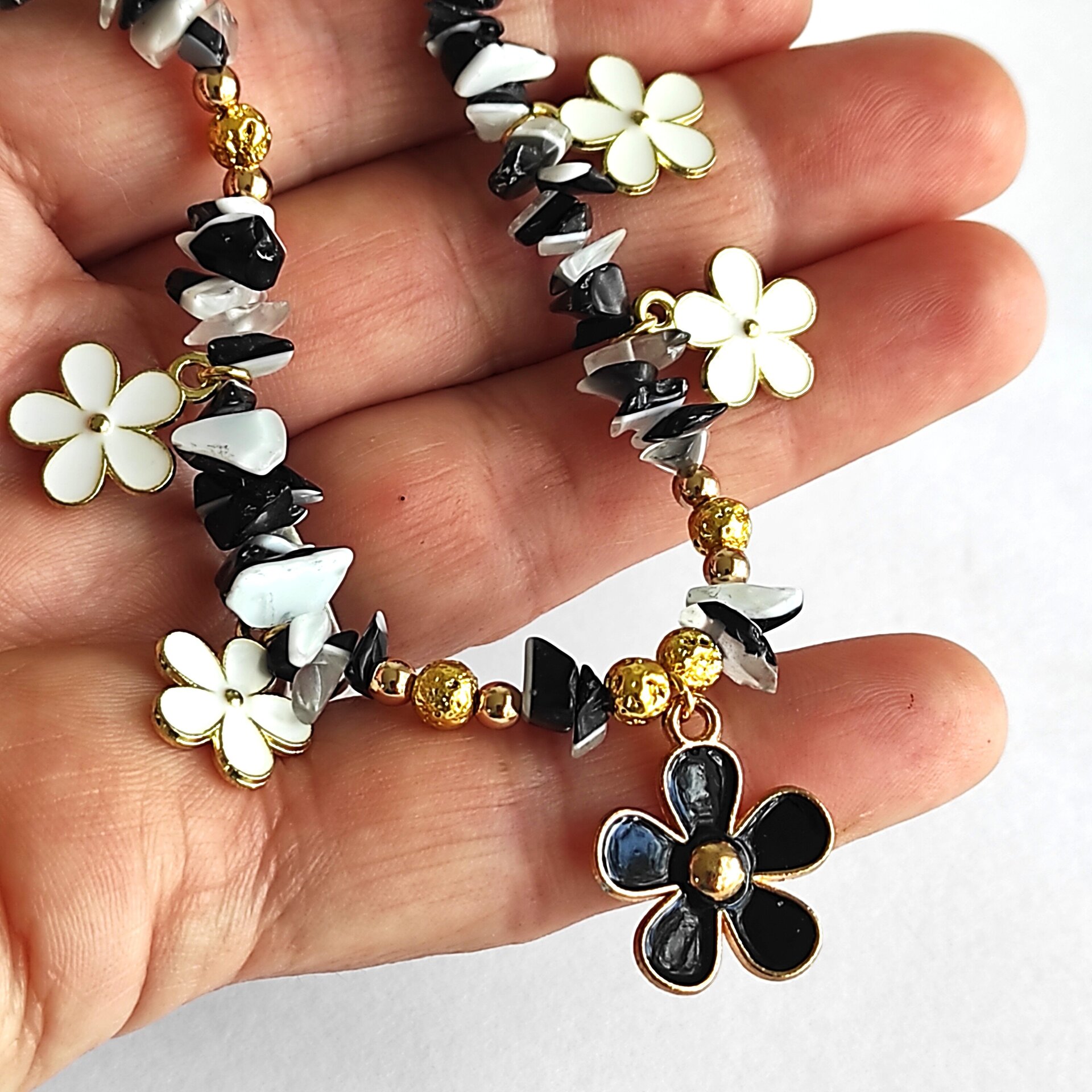 Collar piedras de onix con margaritas - 2