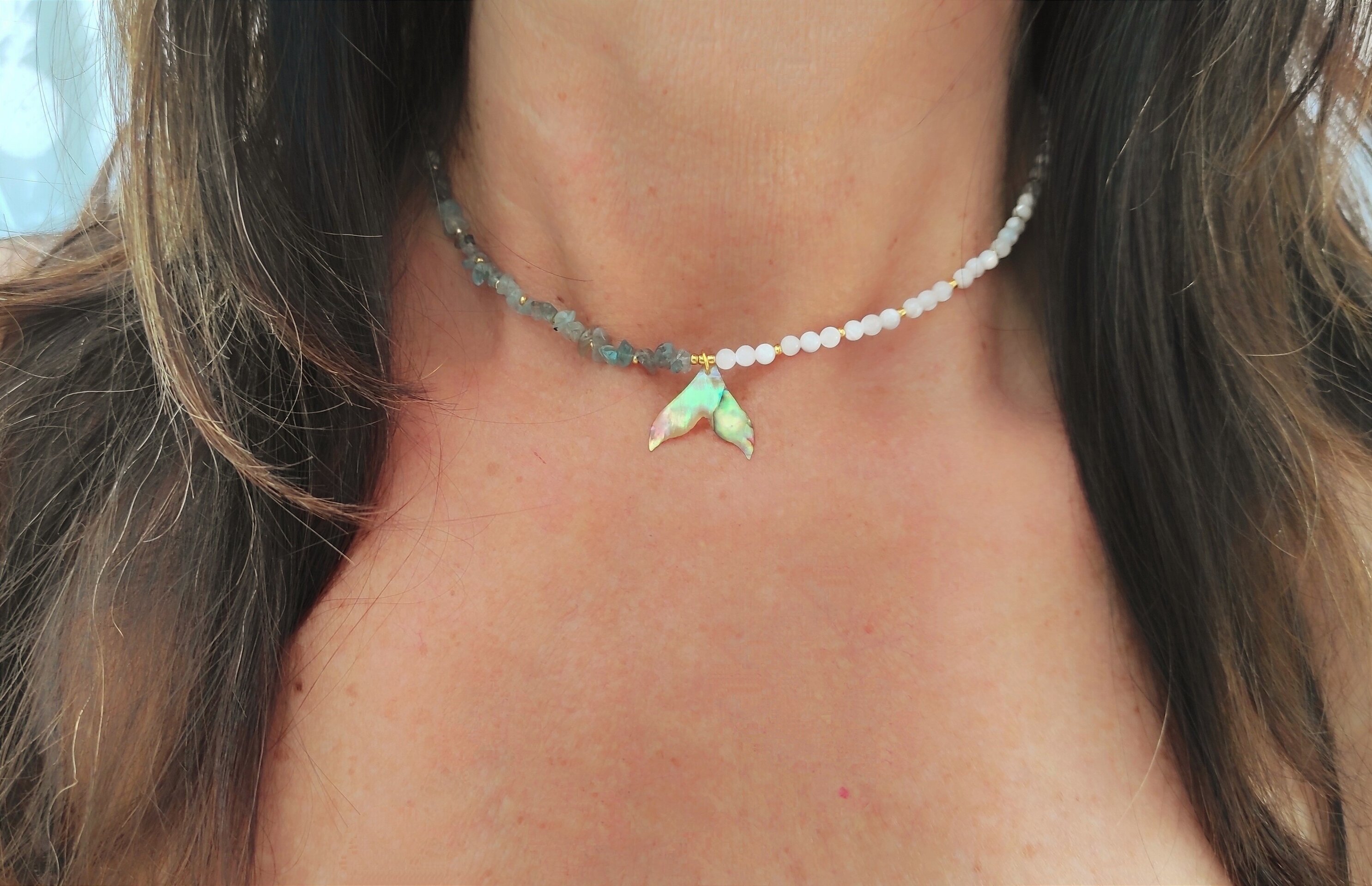 Collar cola de ballena y apatita azul claro - 6