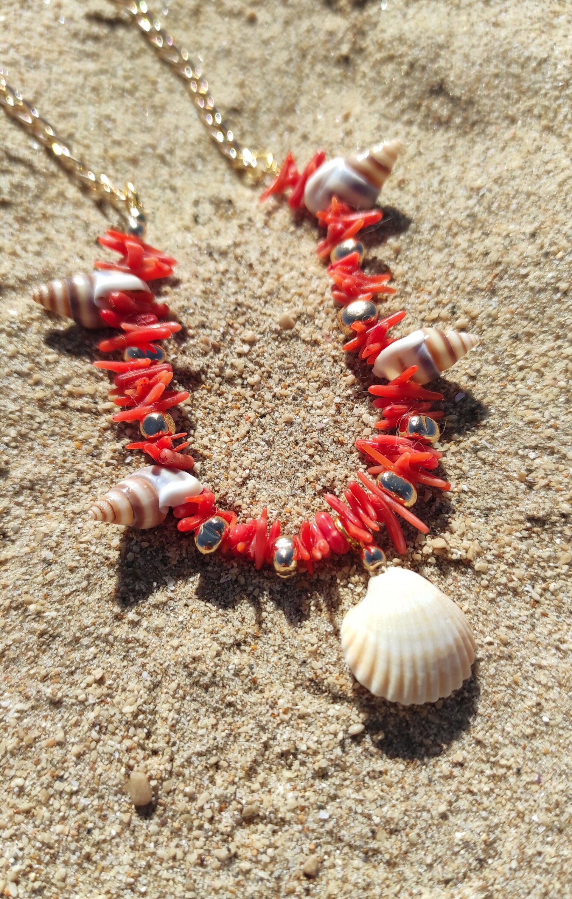 Collar coral rojo y conchas - 5