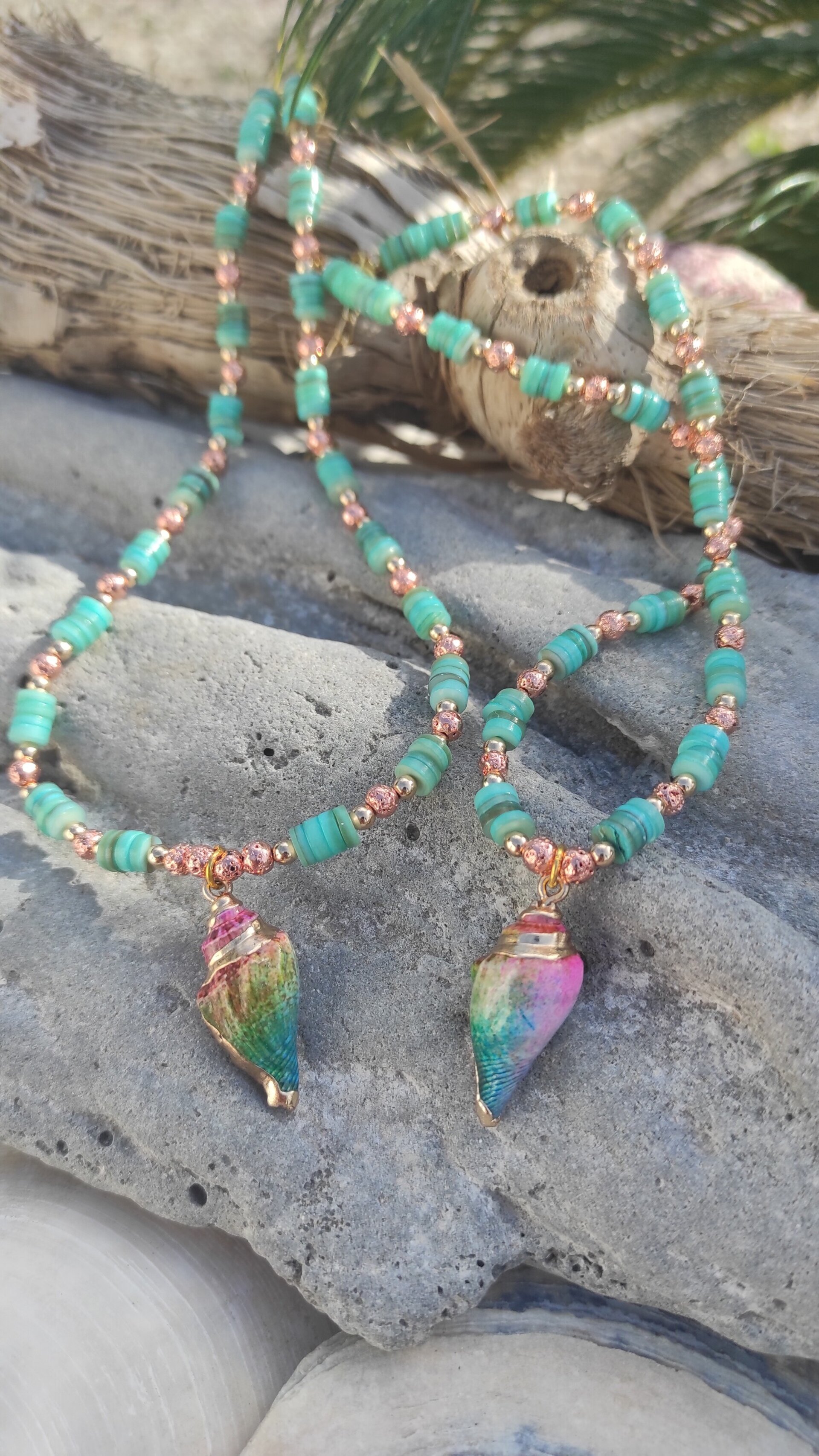 Collar caracola arcoiris, concha y piedra volcánica - 5