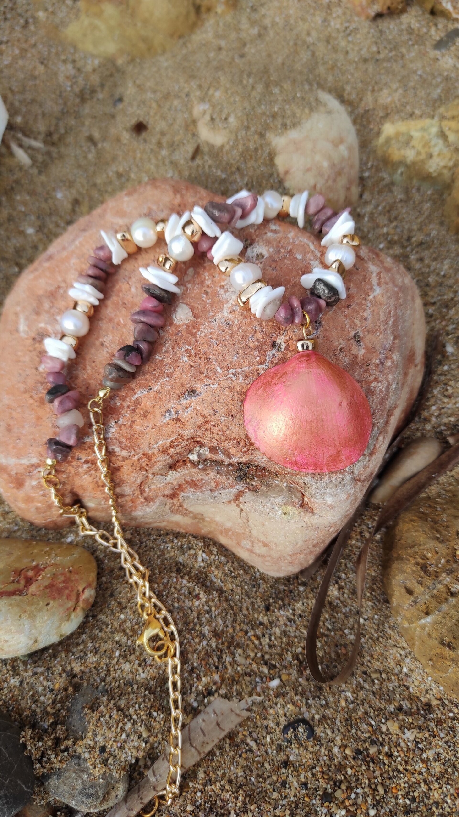 Collar piedras rodonitas y concha natural rosa - 4