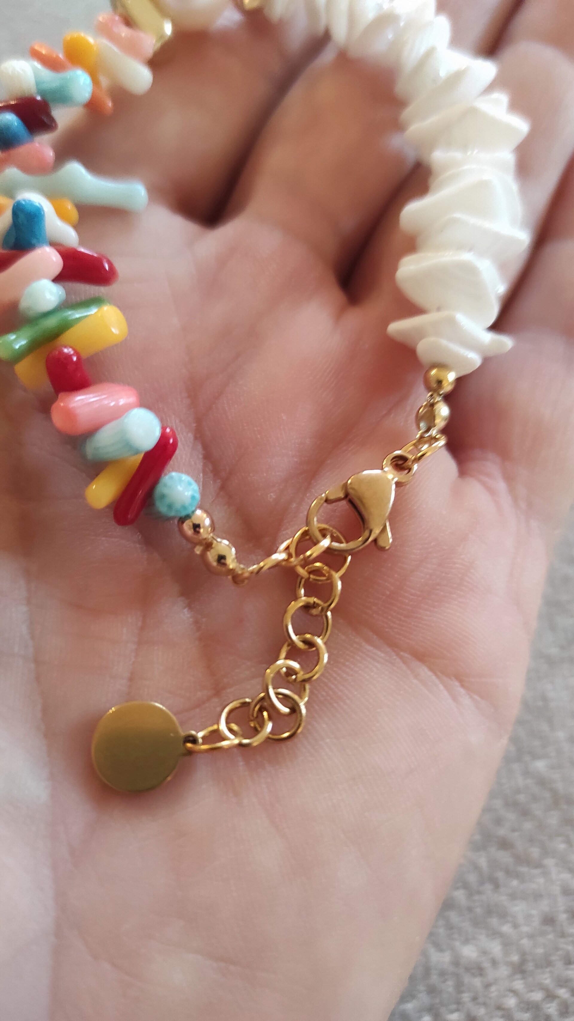 Pulsera corales multicolor y concha blanca - 6